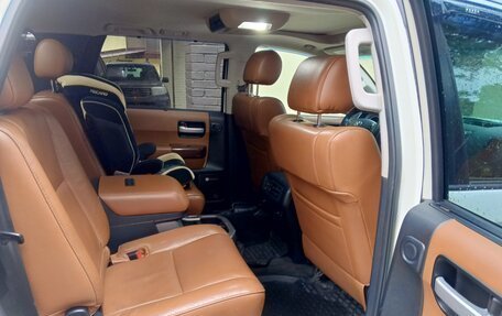 Toyota Sequoia II рестайлинг, 2011 год, 2 740 000 рублей, 14 фотография