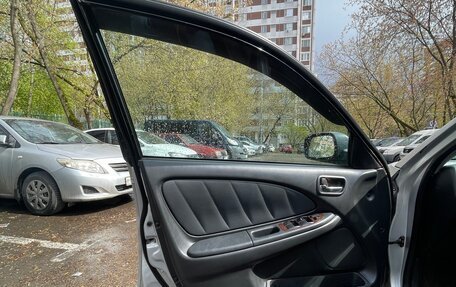 Toyota Avensis III рестайлинг, 2001 год, 420 000 рублей, 13 фотография