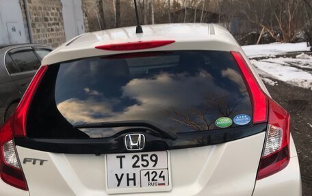 Honda Fit III, 2017 год, 1 050 000 рублей, 2 фотография