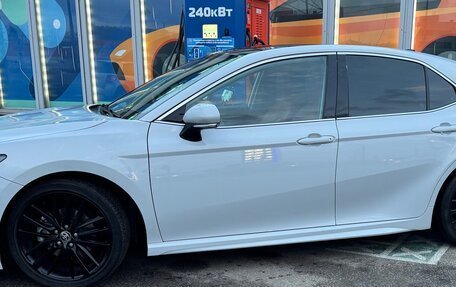 Toyota Camry, 2022 год, 3 599 000 рублей, 2 фотография