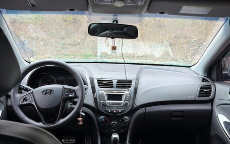 Hyundai Solaris II рестайлинг, 2015 год, 1 070 000 рублей, 12 фотография