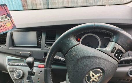 Toyota ISis I, 2011 год, 1 260 000 рублей, 4 фотография