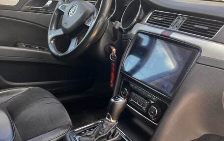 Skoda Superb III рестайлинг, 2014 год, 960 000 рублей, 24 фотография