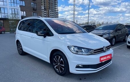 Volkswagen Touran III, 2019 год, 2 080 000 рублей, 5 фотография