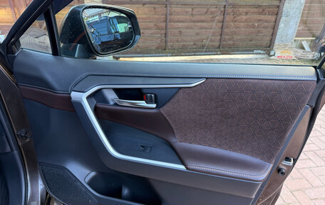 Toyota RAV4, 2020 год, 3 200 000 рублей, 17 фотография