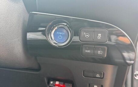 Toyota Prius IV XW50, 2023 год, 1 505 000 рублей, 16 фотография