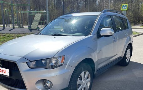 Mitsubishi Outlander III рестайлинг 3, 2011 год, 1 350 000 рублей, 2 фотография