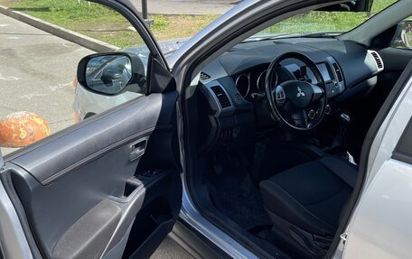 Mitsubishi Outlander III рестайлинг 3, 2011 год, 1 350 000 рублей, 5 фотография