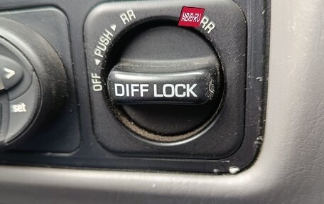 Toyota Land Cruiser 100 рестайлинг 2, 2005 год, 2 500 000 рублей, 6 фотография