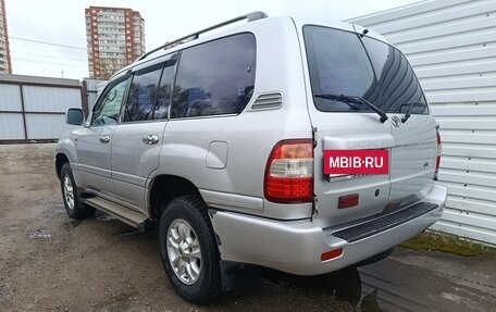 Toyota Land Cruiser 100 рестайлинг 2, 2005 год, 2 500 000 рублей, 3 фотография