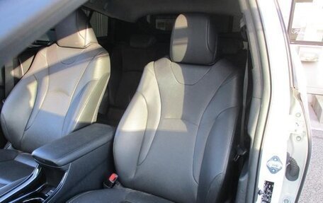 Toyota Prius IV XW50, 2023 год, 1 586 000 рублей, 29 фотография