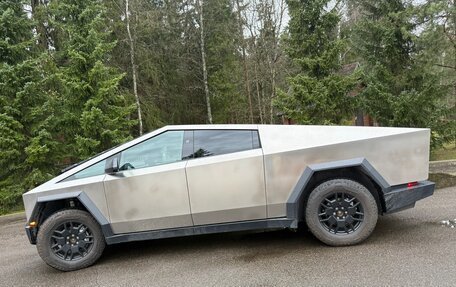 Tesla Cybertruck, 2024 год, 12 500 000 рублей, 3 фотография