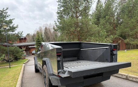 Tesla Cybertruck, 2024 год, 12 500 000 рублей, 5 фотография