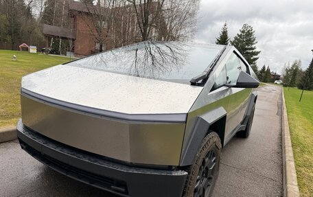 Tesla Cybertruck, 2024 год, 12 500 000 рублей, 4 фотография