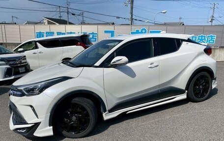 Toyota C-HR I рестайлинг, 2023 год, 1 572 000 рублей, 3 фотография