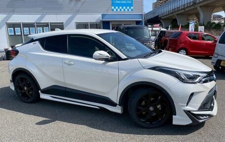 Toyota C-HR I рестайлинг, 2023 год, 1 572 000 рублей, 8 фотография