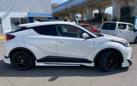 Toyota C-HR I рестайлинг, 2023 год, 1 572 000 рублей, 9 фотография