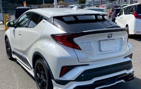 Toyota C-HR I рестайлинг, 2023 год, 1 572 000 рублей, 10 фотография