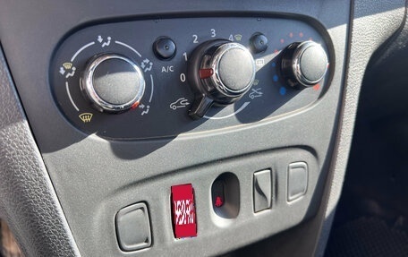 Renault Logan II, 2019 год, 550 000 рублей, 11 фотография