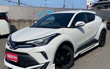 Toyota C-HR I рестайлинг, 2023 год, 1 572 000 рублей, 2 фотография