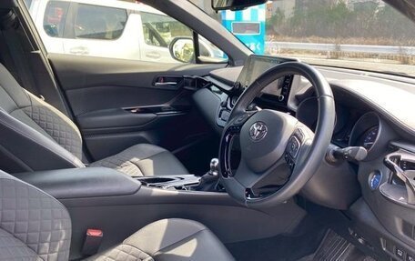 Toyota C-HR I рестайлинг, 2023 год, 1 572 000 рублей, 17 фотография