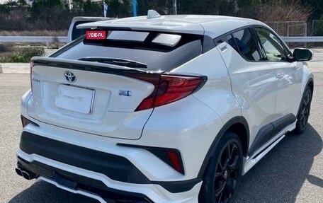 Toyota C-HR I рестайлинг, 2023 год, 1 572 000 рублей, 12 фотография