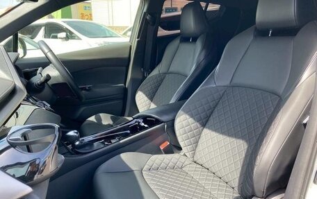 Toyota C-HR I рестайлинг, 2023 год, 1 572 000 рублей, 28 фотография