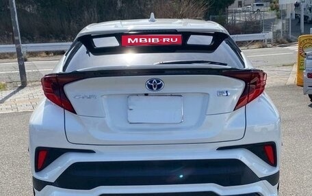 Toyota C-HR I рестайлинг, 2023 год, 1 572 000 рублей, 14 фотография
