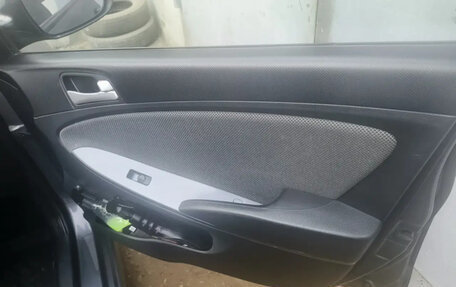 Hyundai Solaris II рестайлинг, 2011 год, 630 000 рублей, 3 фотография