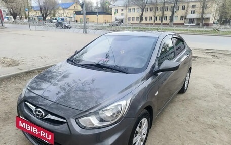 Hyundai Solaris II рестайлинг, 2011 год, 630 000 рублей, 2 фотография
