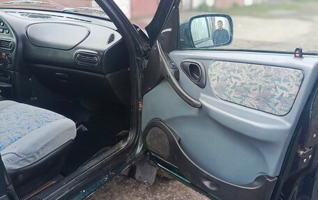 Chevrolet Niva I рестайлинг, 2003 год, 299 999 рублей, 11 фотография