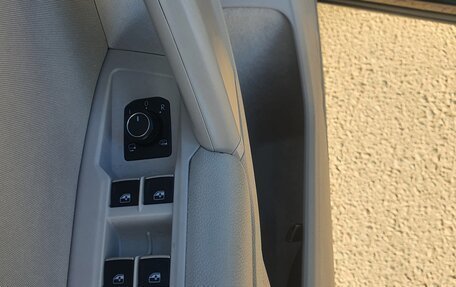 Volkswagen Tiguan II, 2017 год, 2 300 000 рублей, 2 фотография