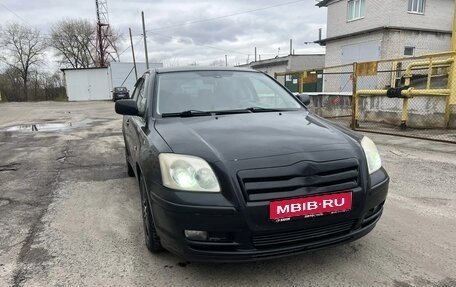 Toyota Avensis III рестайлинг, 2005 год, 560 000 рублей, 1 фотография