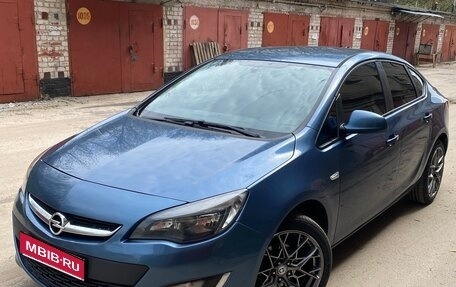 Opel Astra J, 2013 год, 870 000 рублей, 1 фотография