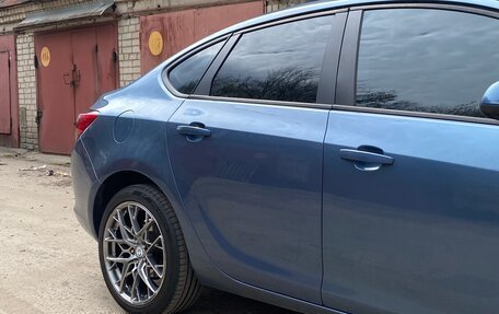 Opel Astra J, 2013 год, 870 000 рублей, 2 фотография