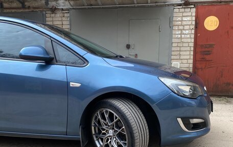 Opel Astra J, 2013 год, 870 000 рублей, 3 фотография