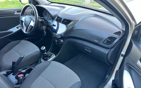 Hyundai Solaris II рестайлинг, 2014 год, 900 000 рублей, 19 фотография