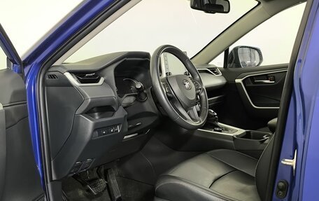 Toyota RAV4, 2021 год, 3 700 000 рублей, 7 фотография