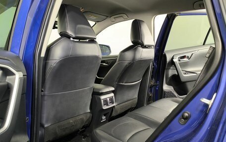 Toyota RAV4, 2021 год, 3 700 000 рублей, 10 фотография