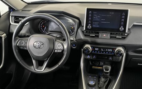 Toyota RAV4, 2021 год, 3 700 000 рублей, 14 фотография