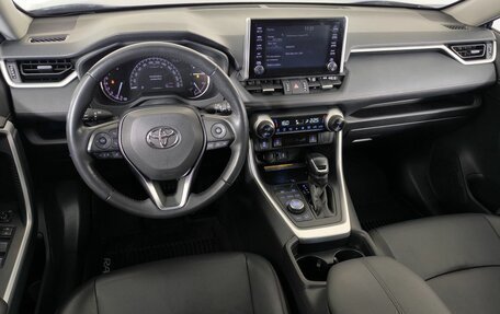 Toyota RAV4, 2021 год, 3 700 000 рублей, 13 фотография