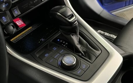 Toyota RAV4, 2021 год, 3 700 000 рублей, 16 фотография