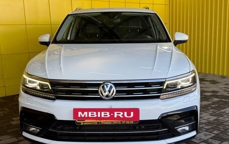 Volkswagen Tiguan II, 2020 год, 2 799 000 рублей, 2 фотография