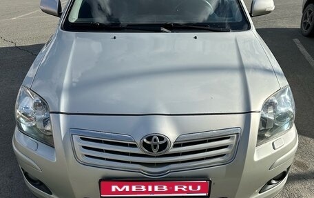 Toyota Avensis III рестайлинг, 2008 год, 750 000 рублей, 1 фотография