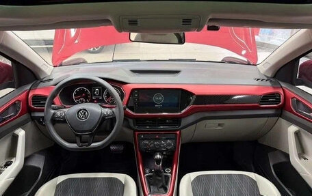 Volkswagen T-Cross I, 2022 год, 1 380 000 рублей, 7 фотография
