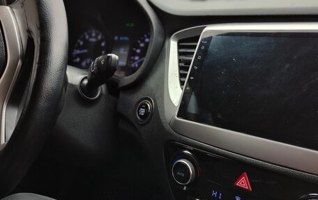 Hyundai Solaris II рестайлинг, 2019 год, 1 350 000 рублей, 4 фотография