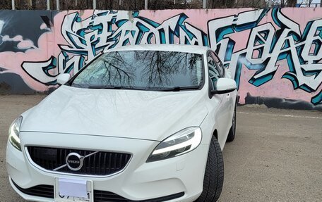Volvo V40 II рестайлинг, 2017 год, 1 750 000 рублей, 10 фотография