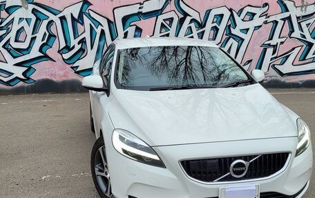 Volvo V40 II рестайлинг, 2017 год, 1 750 000 рублей, 9 фотография
