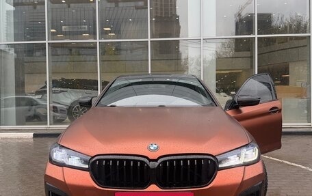 BMW 5 серия, 2019 год, 3 000 000 рублей, 2 фотография