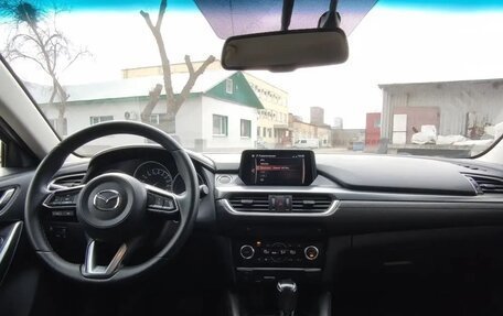 Mazda 6, 2017 год, 1 950 000 рублей, 18 фотография